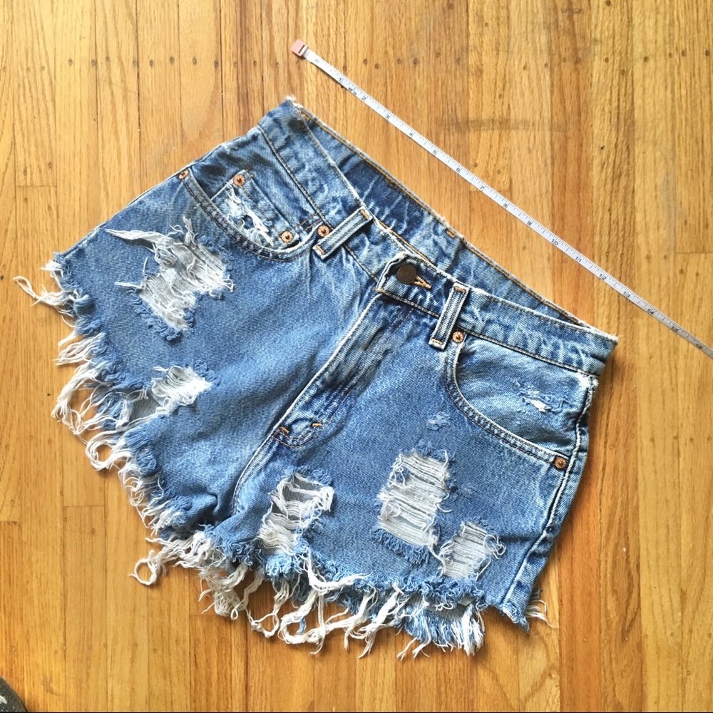 Levis 561 vtg cotton cut off short 25 read
